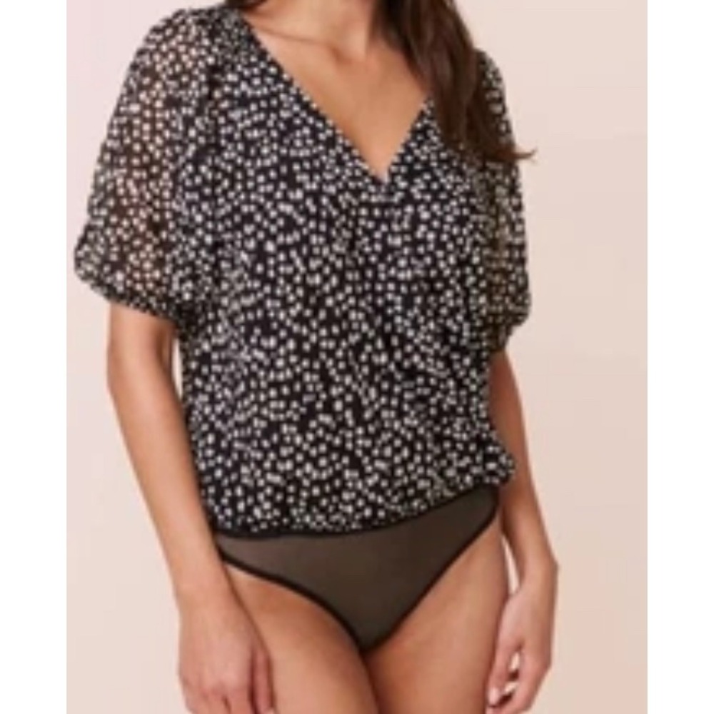 ASTR The Label Black White Dalmatian Print V Neck Short Sleeve Bodysuit Size L